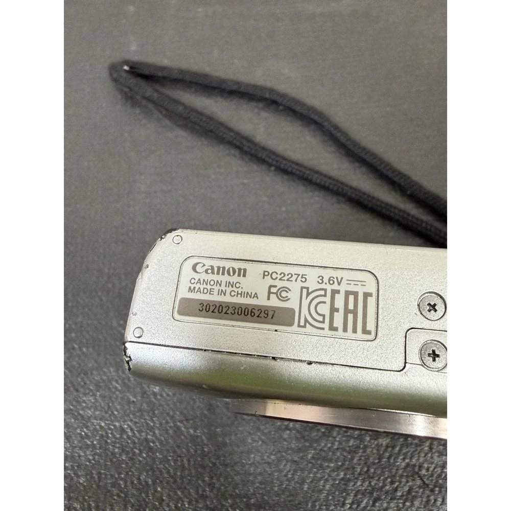 Canon PowerShot ELPH 180 Digital Camera Silver For Parts Repair Non-Working
